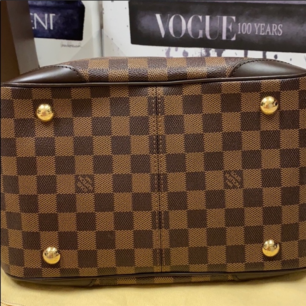 Louis Vuitton - Picture 2 of 6